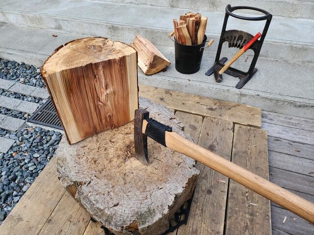 【Sport ＆ Do Resort リソルの森】焚火ガーデンでの薪割り体験