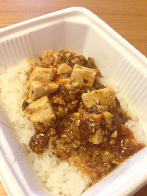 具沢山の「四川風辛味麻婆丼」（ローソン）