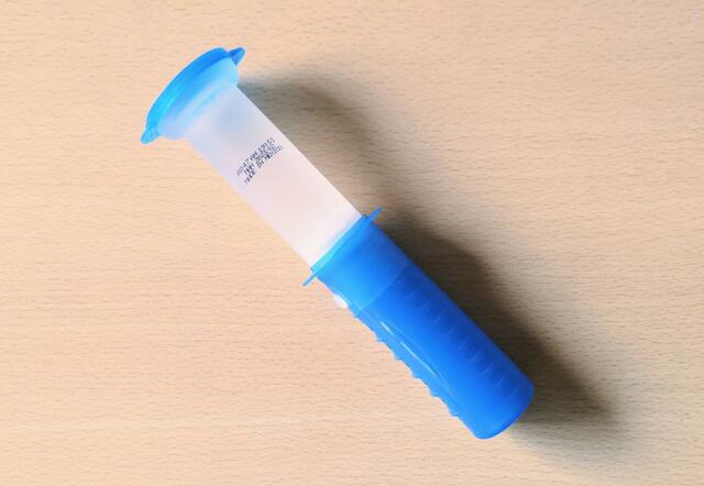 【ジョンソン　スクラビングバブル トイレスタンプ　ジェル容器（キャップ付き）6個＋持ち手2個　1378円】持ち手がセットなので、すぐに使い始められる