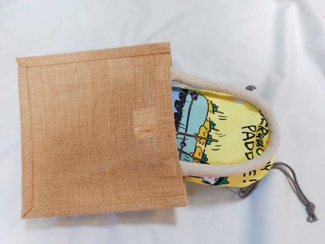 小さめのバッグに入れて使う方法も【デコホーム商品】巾着 M(ボード スヌーピー BS02)価格:899円