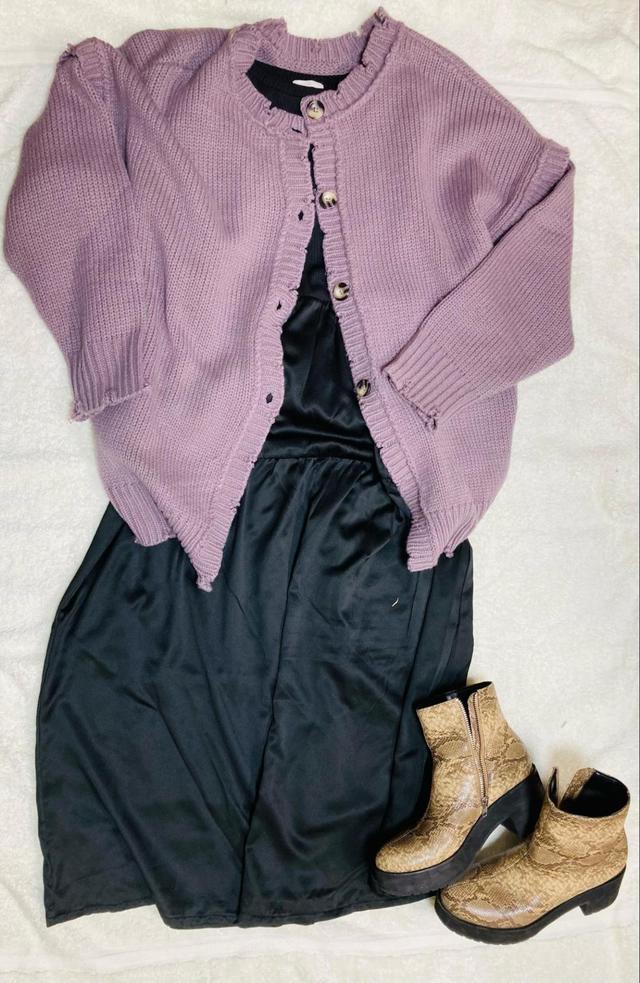 【GU（ジーユー）　リブティアードコンビネーションワンピース（長袖）Z＋E】カーディガンを合わせて上半身もカバー