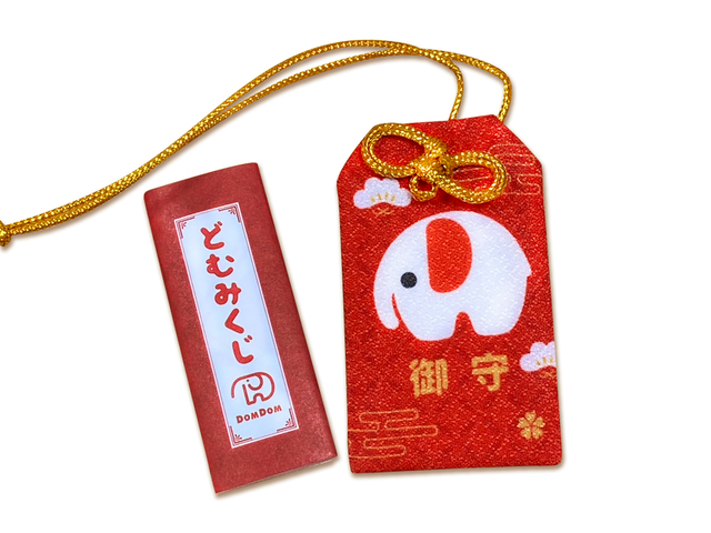 かわいいデザインのお守りと、お正月らしいステッカーが2種登場
