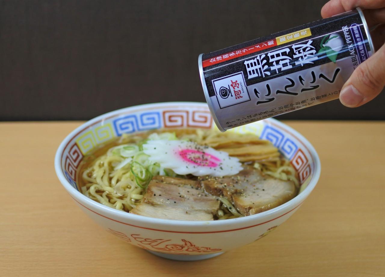 一振りで激ウマ！“ラーメン店”の万能調味料『黒胡椒にんにく』が超おすすめ♪【通販OK】 - うまいめし