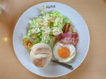 【ジョイフル エッグプレート】主食はトーストかブールパン、ごはんが選べます