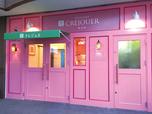 PATISSERIE CREJOUER（パティスリー クレジュエ）【名古屋／桜本町】ピンクのキュートな外観が目印。種類豊富な菓子を販売している。