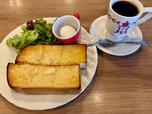【さかい珈琲　スペシャルトーストセット】分厚いトーストとサラダとゆでたまごのシンプルながらもスペシャルなモーニングセット
