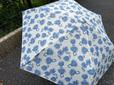 【ニトリ 晴雨兼用折りたたみ傘(55cm フラワーBL)】UVカット率も90%以上!