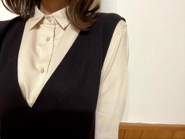 【UNIQLO（ユニクロ） ブラッシュドジャージージャンパースカート】落ち着いた雰囲気に