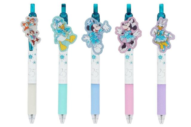 ボールペン〈エナージェル〉セット 3,000円｜「東京ディズニーシー25周年“スパークリング・ジュビリー”」スペシャルグッズ｜販売店舗：東京ディズニーシー「エンポーリオ」｜発売日：2026年4月8日（水）