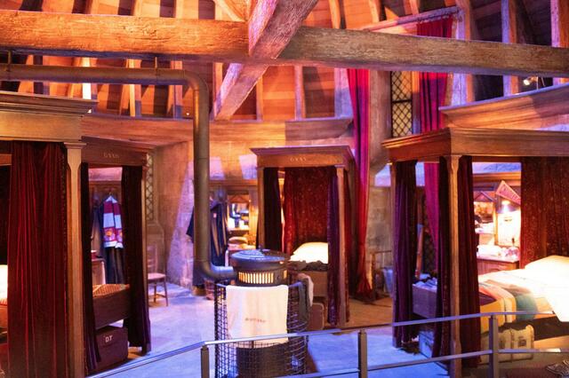 グリフィンドールの男子寮|ワーナー ブラザース スタジオツアー東京 メイキング・オブ・ハリー・ポッター