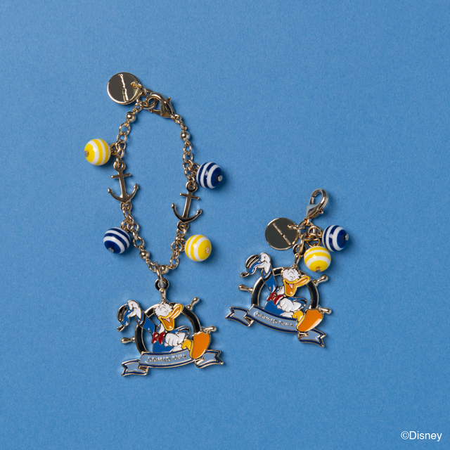 バッグチャーム 6,050円、ファスナーチャーム 4,400円｜サマンサタバサ「ドナルドダック」&「デイジーダック」コレクション