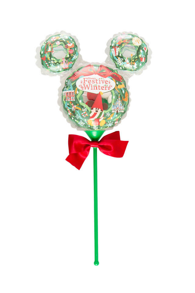 手持ちバルーン 600円｜サイズ：長さ約35cm｜東京ディズニーリゾート「ディズニー・クリスマス」スペシャルグッズ｜販売店舗：東京ディズニーランド「ディズニー＆カンパニー」、東京ディズニーシー「エンポーリオ」｜発売日：2022年11月7日（月）