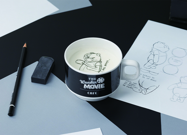 モノクロミルクスープ　　900円（税込990円）｜ディズニー100周年「The Wonder Movie CAFE」