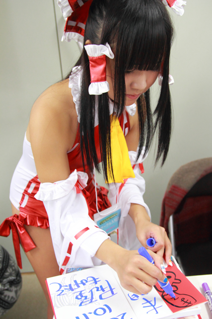 コスプレ美女に会える「コスエクスプレス」