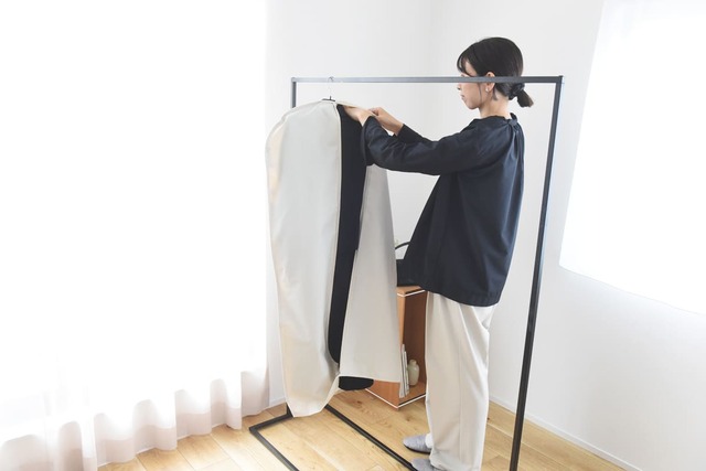 【クローゼットを有効活用 ハンギングラック】衣類カバーの高さは120cm（120cmを超える丈の物にも使えます）