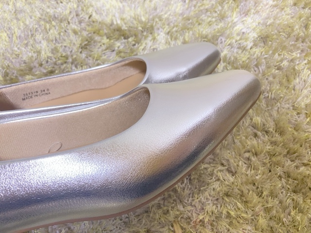 【GU マシュマロローヒールパンプス】スクエアトゥデザインで、洗練された印象をプラスしてくれます