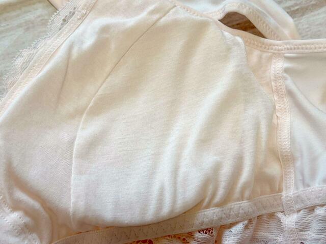 内側のパッドが下からしっかりホールド♪