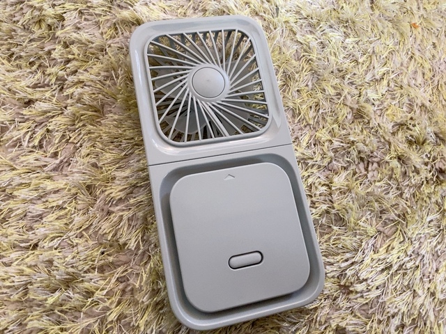 【3COINS 4WAYハンディファン】カラーはブルー、ピンク、アイボリーの3種類