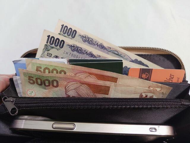 海外と日本のお札を、分けて入れると便利