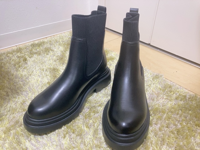 【GU リブニットソックスブーツ】厚底ながら軽く、内部のクッション性もしっかりしているため長時間履いても疲れにくいです