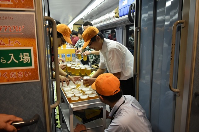 厨房車両は非常にワチャワチャ