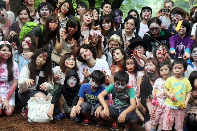 ゾンビウォーキング／みんな楽しそう