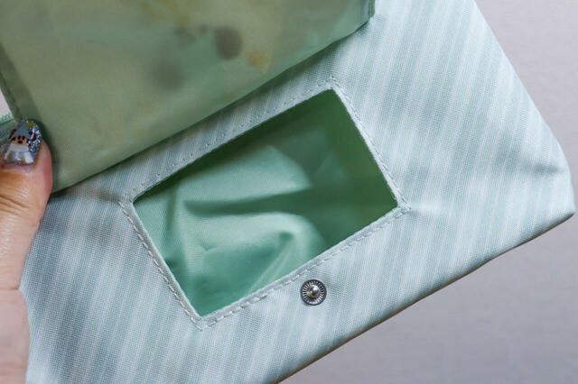 スーベニアおてふきキャリー ￥1,300 |ウェットティッシュが入るところ