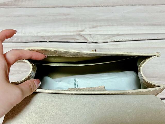 【美白肌モデル辻元 舞プロデュース! SUN DEFENCE 100%遮光日傘BOOK 涼しさアップのWHITE ver.】日傘を横にするとなんと入りました！