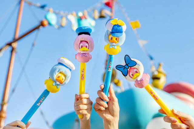 ディズニー・パルパルーザ「ドナルドのクワッキー・ダック！ダック！ダックシティ！」スペシャルグッズ｜販売店舗：東京ディズニーランド「ディズニー＆カンパニー」｜発売日：2025年4月7日（月）