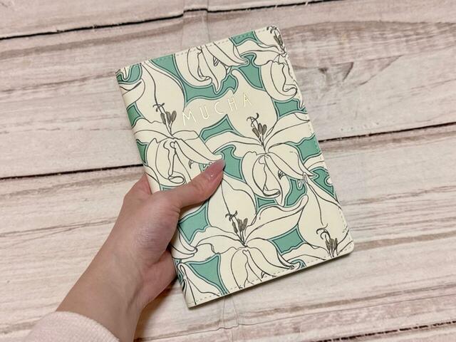 持ち運びしやすいB6サイズ!