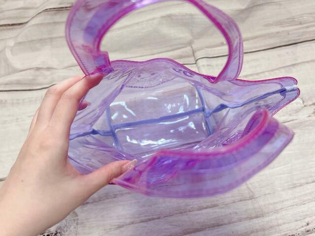 内側はポケットなどはないシンプルな作り