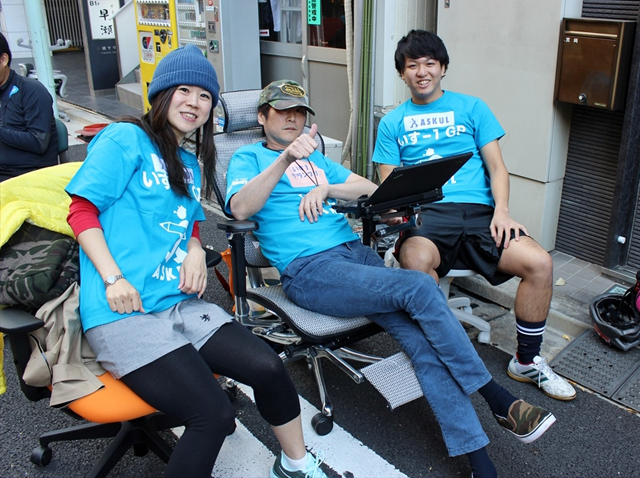 いす同士の熾烈な戦い! 「いす-1」グランプリの模様