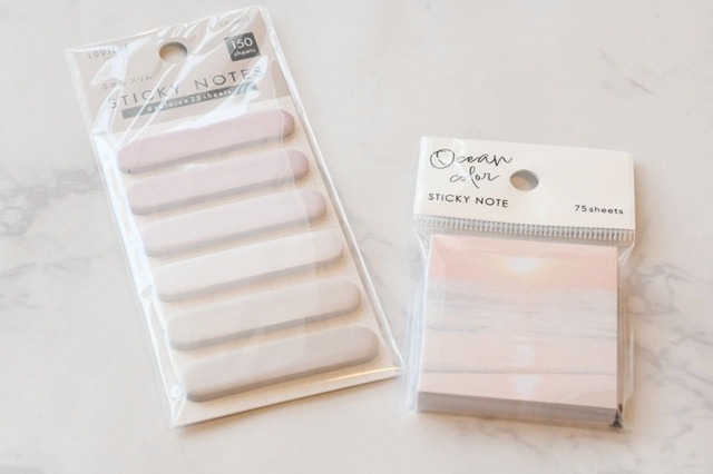 【淡色文具特集／セリア】47cm×47cmの正方形の付箋と、切り離して持ち運びもできるスリムな付箋