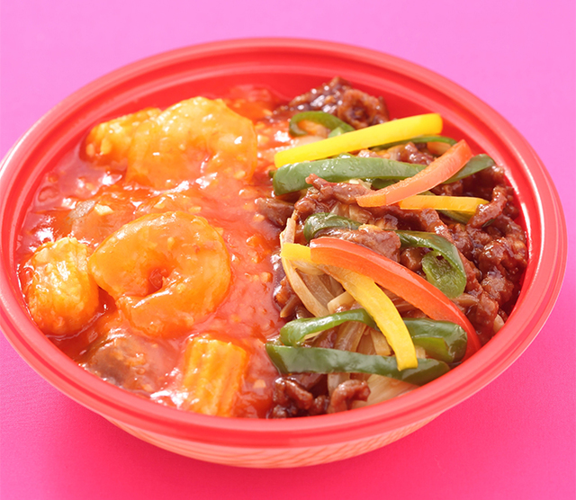 海老チリ＆牛肉ピーマン炒めハーフ＆ハーフ丼