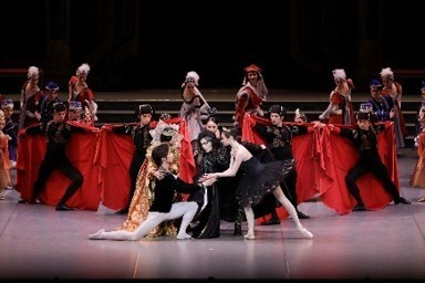 東京バレエ団『白鳥の湖』Photo：Kiyonori Hasegawa