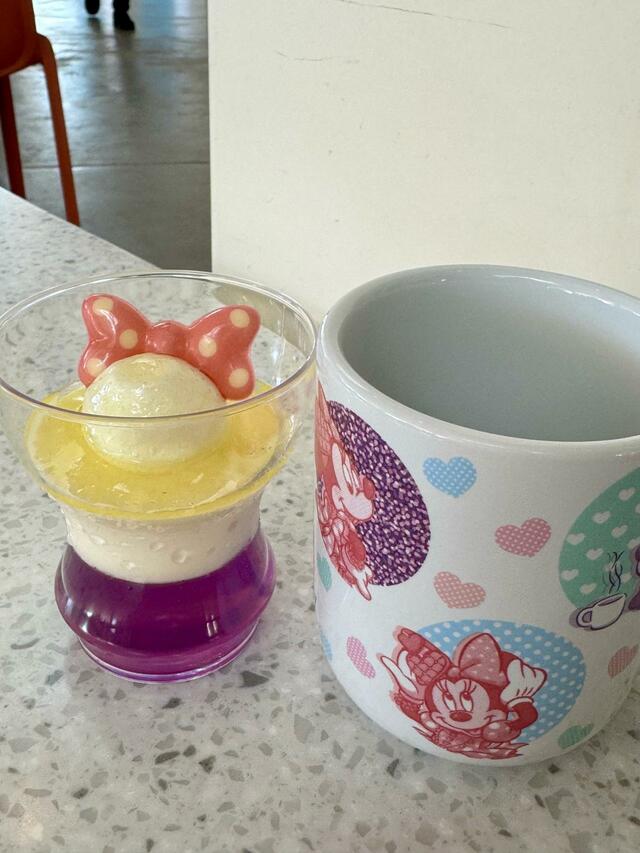 レモンゼリー＆チーズ風味のムース(550円)スーベニアカップ付きプラス550円