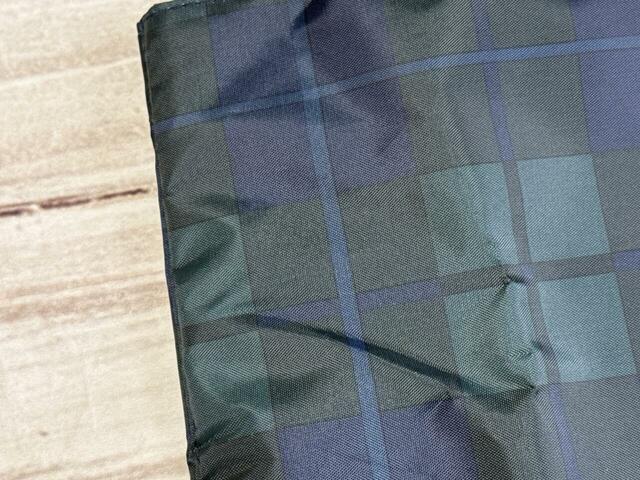 素材はポリエステル。グリーン、ブラック、ブルー、ネイビーのチェックがおしゃれ！