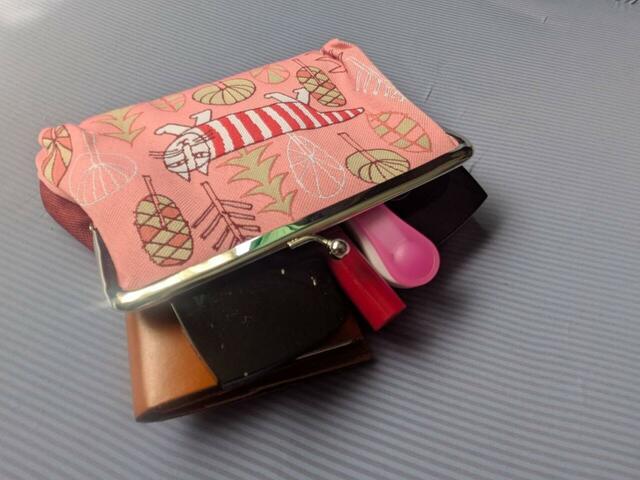 実は小さなお財布も入りました