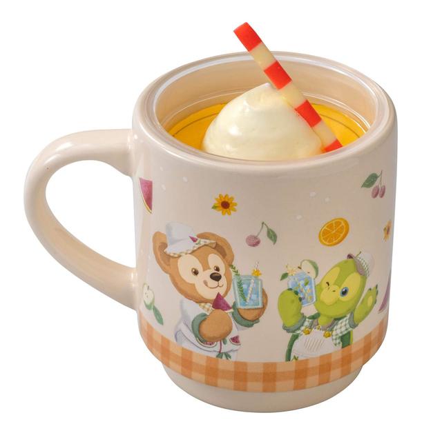 キウイゼリー＆オレンジムース、スーベニアカップ付き 990円｜販売店舗：東京ディズニーシー「ケープコッド・クックオフ」｜ダッフィー＆フレンズのテイスティ・サマー・サプライズ