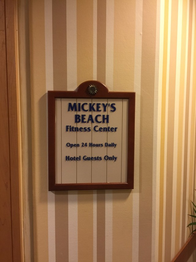 2Fにあるフィットネスセンター”Mickey's Beach Fitness Center”