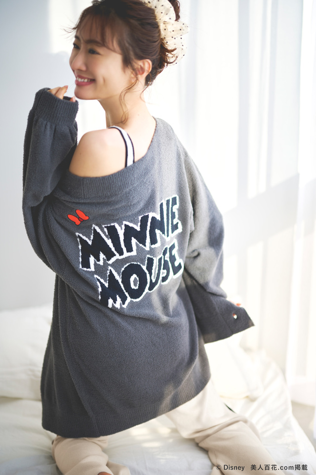 【SNIDEL HOME/MICKEY&MINNIE COLLECTION】ニットカーディガン：肌寒いときにさらりと羽織れる！日常使いしたい一着。