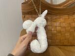 【ニトリ ウサギバッグチャーム オフホワイト】体の部分のソフトワイヤーを広げた状態