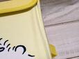 素材はポリエステル。中に厚紙入りでしっかりとしたつくり