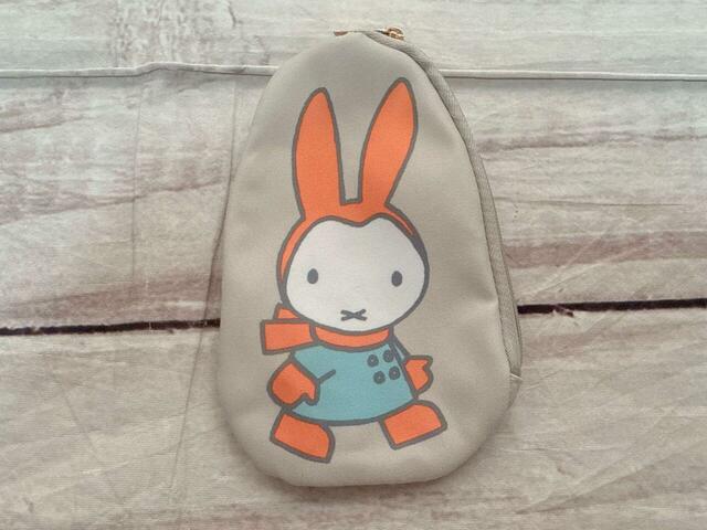 中ポーチは冬の装いをしたミッフィー。帽子がかわいすぎる〜！