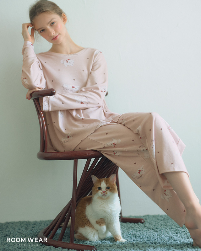 コットンをミックスした、やや厚みのあるやわらかな肌ざわり