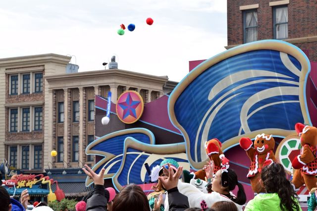 サンタのマジカル・サプライズ｜ユニバーサル・ワンダー・クリスマス｜ユニバーサル・スタジオ・ジャパン