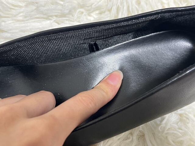 【GU マシュマロローヒールパンプス】手で押せるくらいのクッション性があります