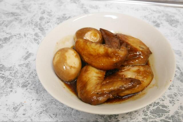 【業務スーパー 手羽先と玉子の甘辛煮】タレが染み込んでいておいしそう