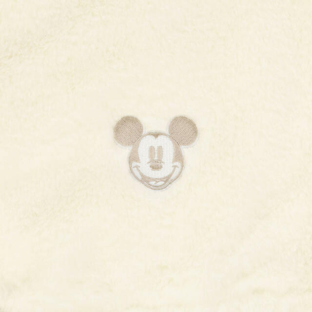 パーカー 6,200円|東京ディズニーリゾート あったかグッズ|販売店舗:東京ディズニーランド「タウンセンターファッション」、東京ディズニーシー「フィガロズ・クロージアー」|発売日:2024年10月31日(木)