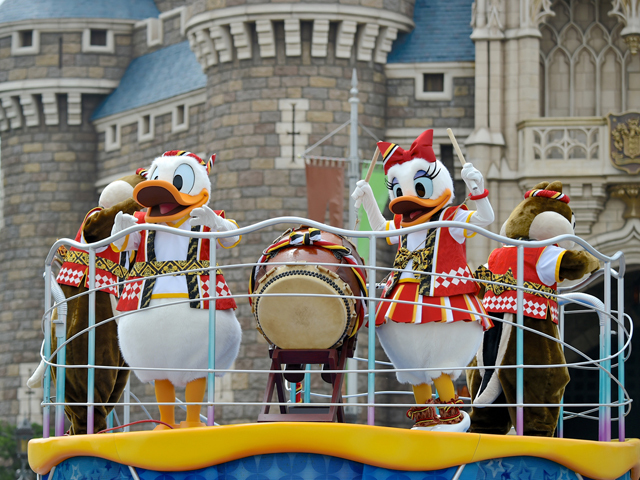 TDL「ディズニー夏祭り」2015 キッズ向けプログラム「おんどこどん!」撮影 / MezzoMiki